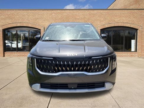 Used 2025 Kia Carnival FWD image 8