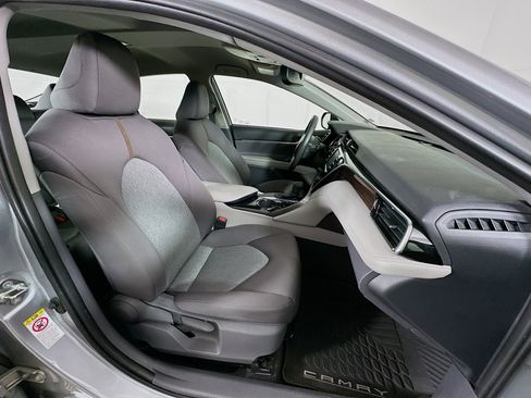 Used 2018 Toyota Camry LE image 29