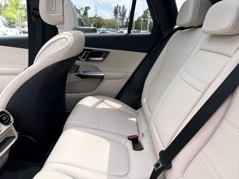 Used 2025 Mercedes-Benz GLC 300 image 14