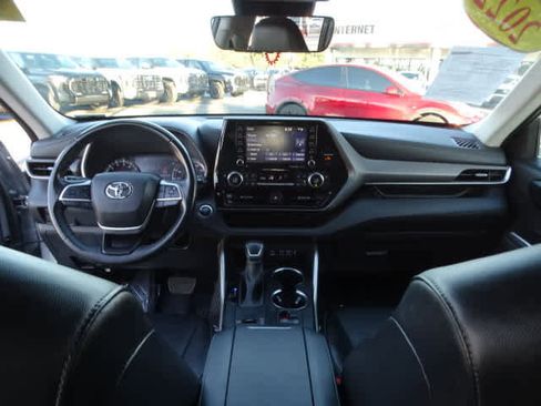 Certified 2022 Toyota Highlander XLE image 22