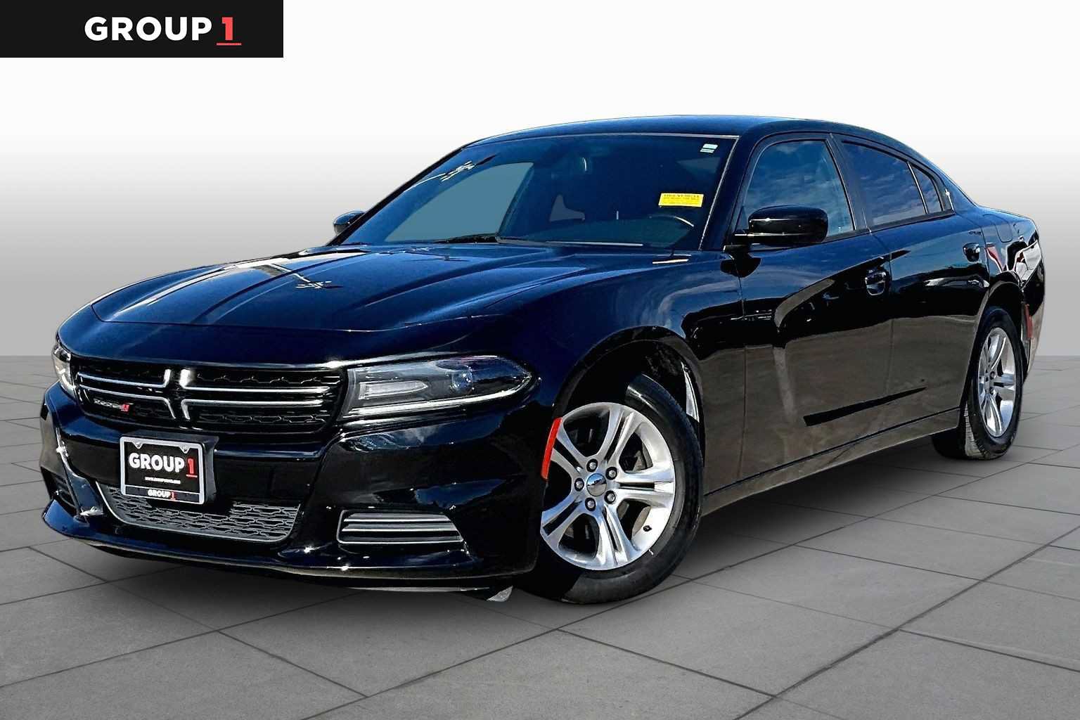 Used 2017 Dodge Charger SE RWD image 1