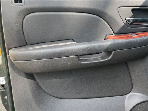 Used 2013 Chevrolet Avalanche LT RWD image 34