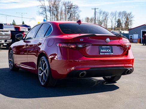Used 2020 Alfa Romeo Giulia Ti AWD/4WD image 11