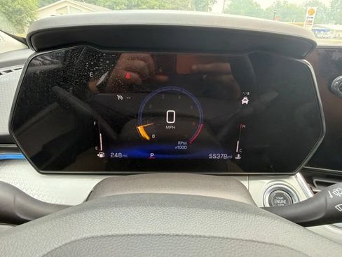 Used 2025 Chevrolet Trax LT w/ Sunroof Package FWD image 26