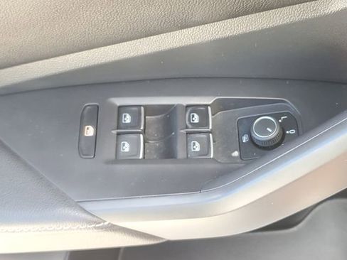 Used 2023 Volkswagen Jetta SE w/ Panoramic Sunroof Package FWD image 24