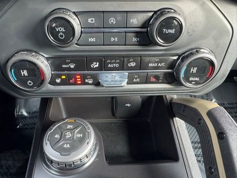 Used 2025 Ford Bronco Badlands w/ Sasquatch Package image 19