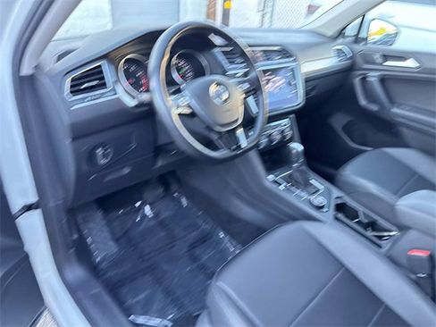 Used 2019 Volkswagen Tiguan SE image 12