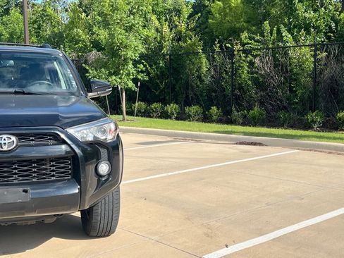 Used 2019 Toyota 4Runner SR5 Premium RWD image 3