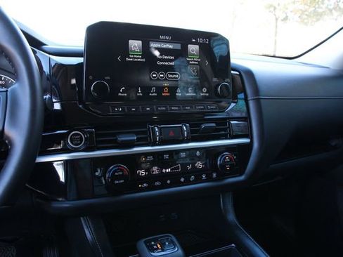 Used 2023 Nissan Pathfinder SL w/ Black Appearance Package image 23