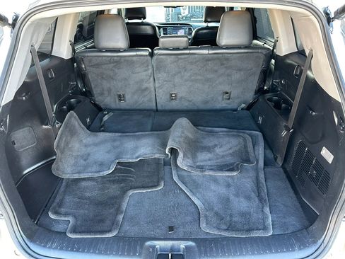 Used 2015 Toyota Highlander XLE FWD image 19