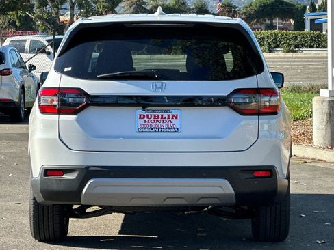 New 2025 Honda Pilot EX-L image 5