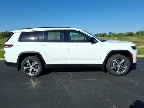 New 2026 Jeep Grand Cherokee L Limited w/ Luxury Tech Group II AWD/4WD image 19