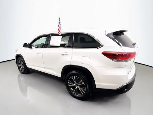 Used 2019 Toyota Highlander LE image 5