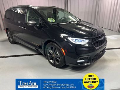 Used 2024 Chrysler Pacifica Touring-L w/ Road Tripper Package