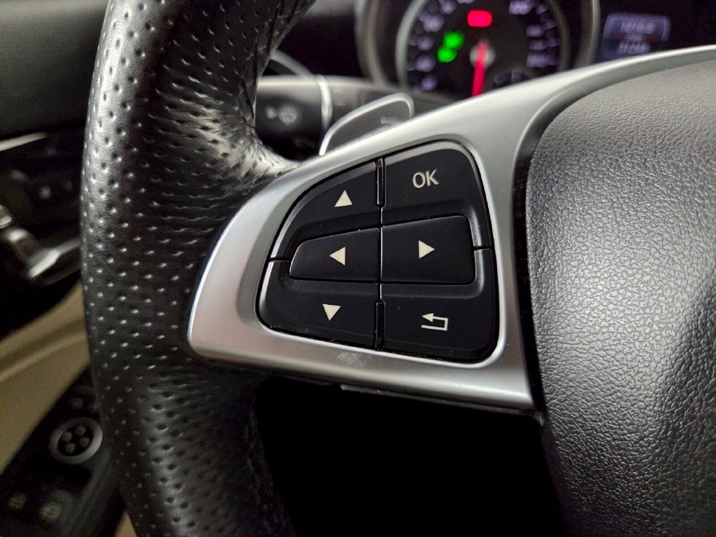 Used 2020 Mercedes-Benz SLC 300 image 18