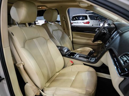 Used 2019 Lincoln MKT AWD image 36
