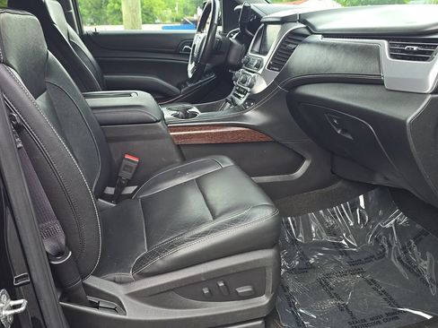 Used 2017 GMC Yukon SLT AWD/4WD image 11