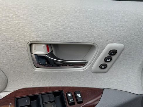 Used 2014 Toyota Sienna Limited image 16
