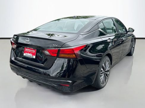 Used 2024 Nissan Altima 2.5 SV FWD image 6