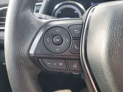 Used 2020 Toyota Camry LE image 32