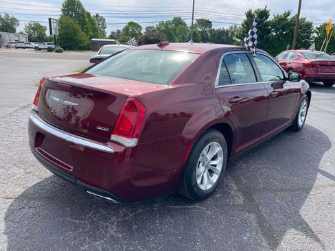Used 2016 Chrysler 300 Limited RWD image 4