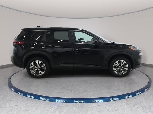 Used 2023 Nissan Rogue SV image 5