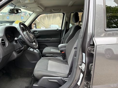 Used 2016 Jeep Patriot Latitude AWD/4WD image 11