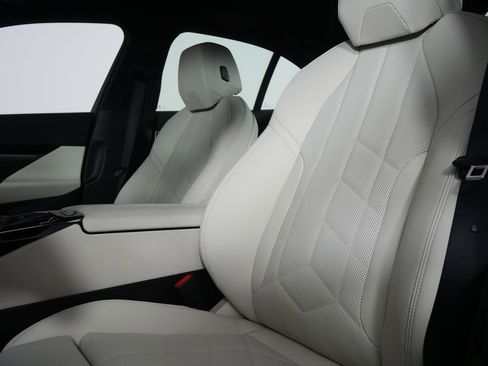 Used 2026 BMW 530i xDrive w/ M Sport Package image 10