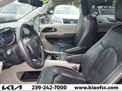 Used 2022 Chrysler Pacifica Limited FWD image 25