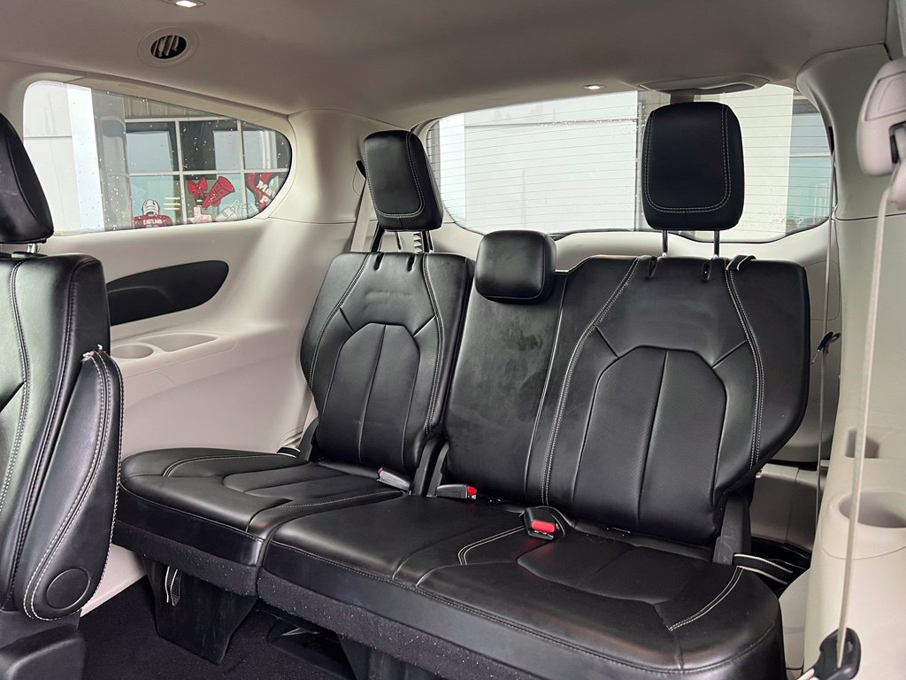 Used 2024 Chrysler Pacifica Touring-L FWD image 19