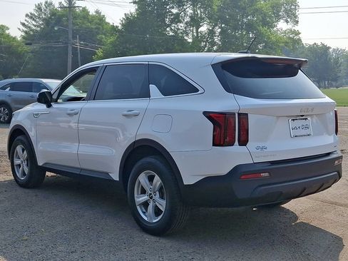 Certified 2023 Kia Sorento LX AWD/4WD image 4