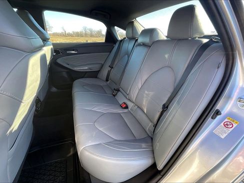 Used 2019 Toyota Avalon Limited image 18