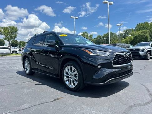 Used 2025 Toyota Highlander Limited AWD/4WD image 4