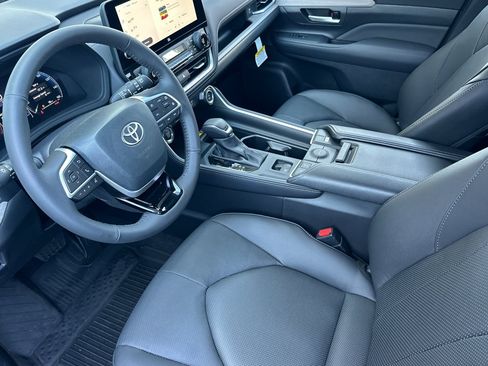 Certified 2026 Toyota Grand Highlander FWD image 9