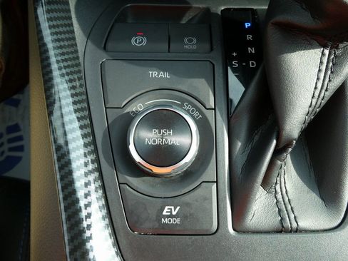 Used 2022 Toyota RAV4 SE w/ Convenience Package image 24