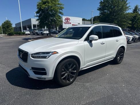 Used 2019 Volvo XC90 T5 Momentum w/ Multimedia Package AWD/4WD image 2