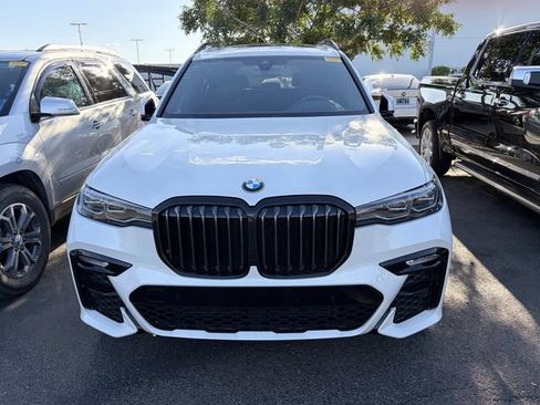 Used 2022 BMW X7 xDrive40i w/ M Sport Package AWD/4WD image 2