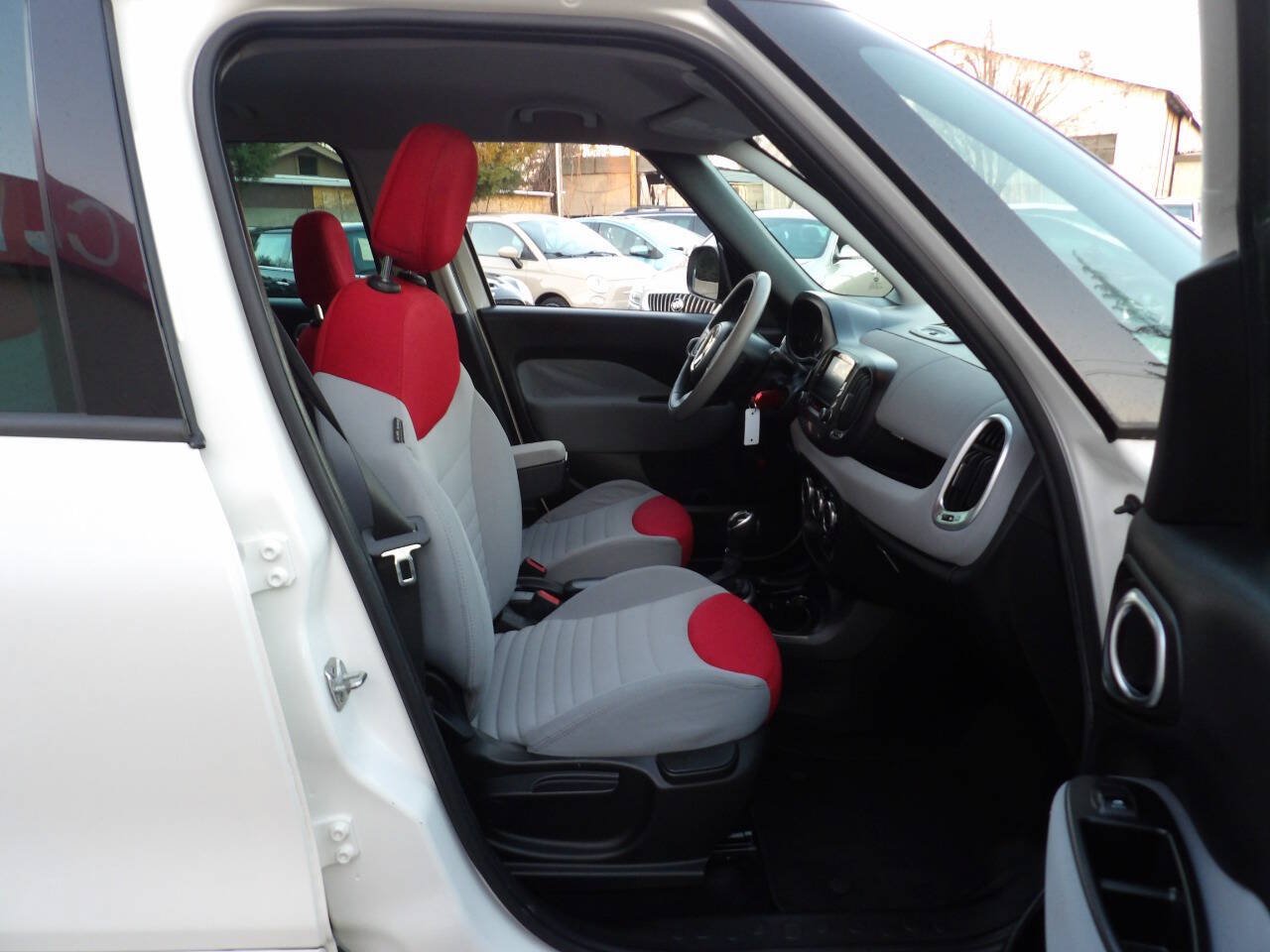 Used 2014 FIAT 500L Easy w/ Popular Equipment Group FWD image 6