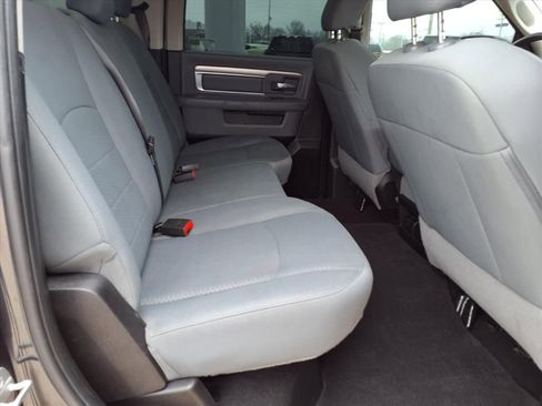 Used 2019 RAM 1500 Classic SLT image 18