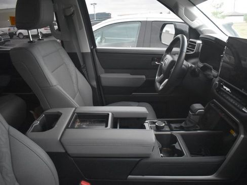Used 2024 Toyota Tundra Limited image 3