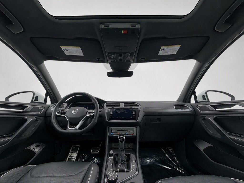Certified 2024 Volkswagen Tiguan SEL R-Line AWD/4WD image 23