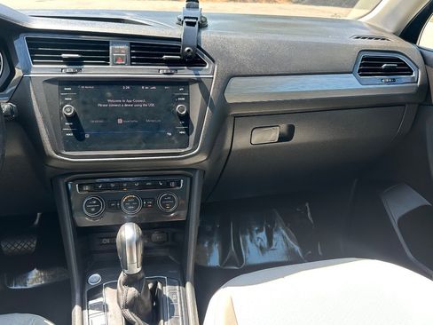 Used 2018 Volkswagen Tiguan SE w/ Panoramic Sunroof Package image 35