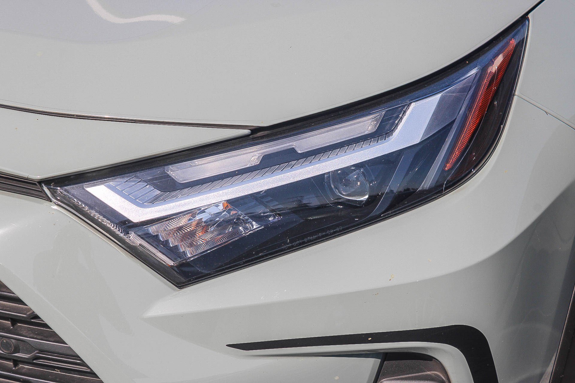 Used 2022 Toyota RAV4 XLE Premium AWD/4WD image 6