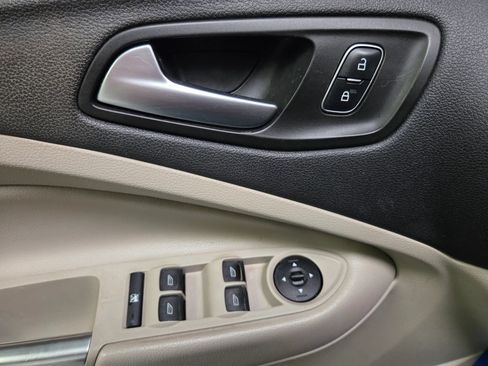 Used 2018 Ford Escape SE FWD image 16