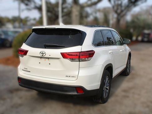 Used 2019 Toyota Highlander AWD V6 image 7