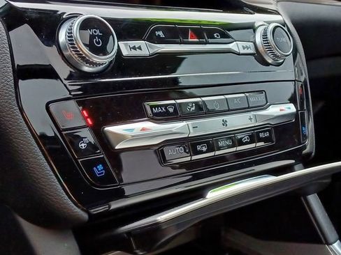 Used 2022 Ford Explorer Limited w/ Equipment Group 301A AWD/4WD image 25