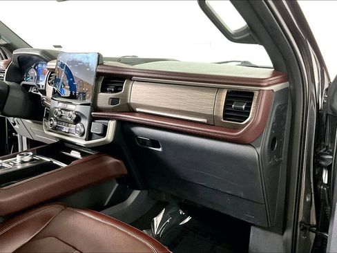 Used 2023 Ford Expedition Limited image 16