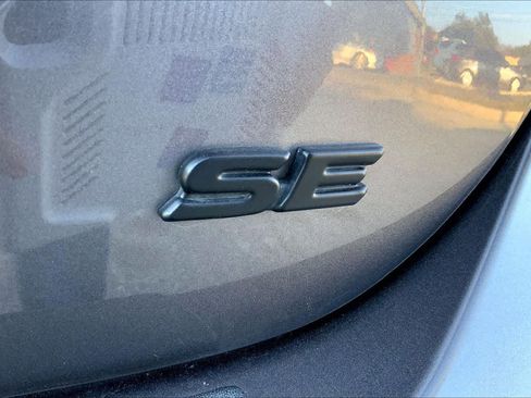 Used 2023 Toyota Camry SE image 9