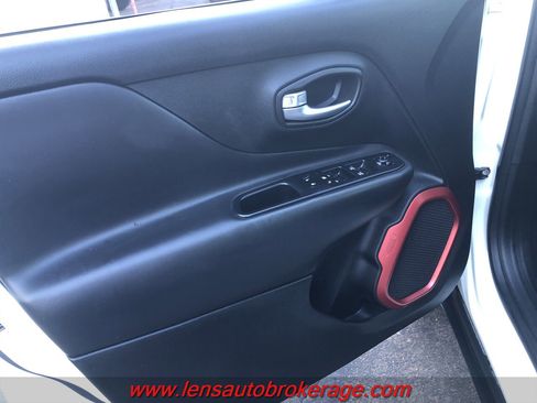 Used 2019 Jeep Renegade Trailhawk image 9