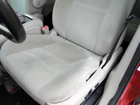 Used 2014 Dodge Grand Caravan SXT w/ UConnect Hands-Free Group image 12